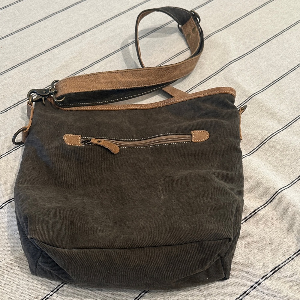 Stylish Brown & Cream Patterned Crossbody Tote - Picture 5 of 16